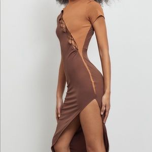 NWT WOMEN’S URBAN OUTFITTWES BROWN CUT OUT PAOLA ASYMMETRICAL MIDI DRESS SIZE M